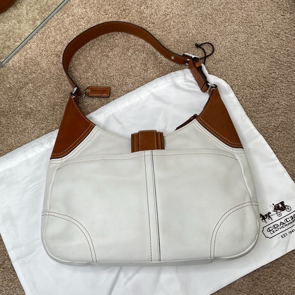 Coach White and Brown Hobo Hamptons Medium Bag - Picture 2 of 16